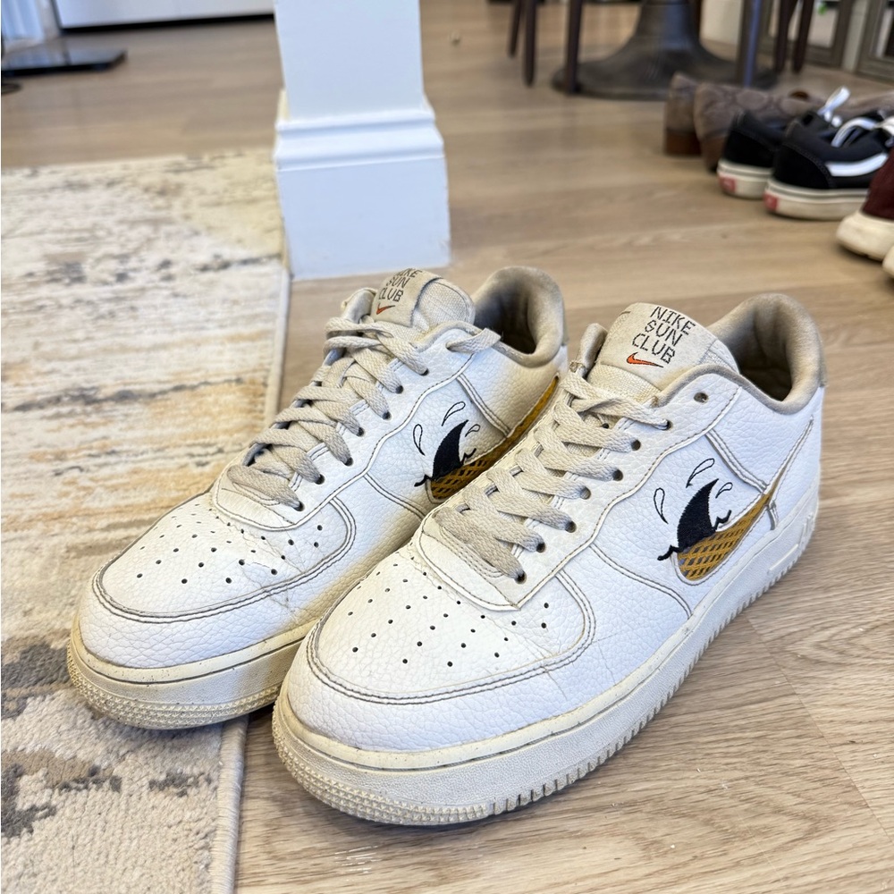 Nike Men's Cream and Gold Sneakers